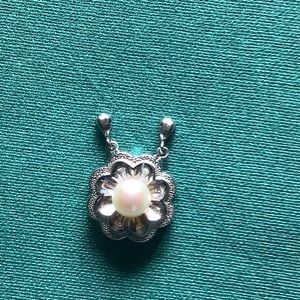 PERL pendant in STERLING setting